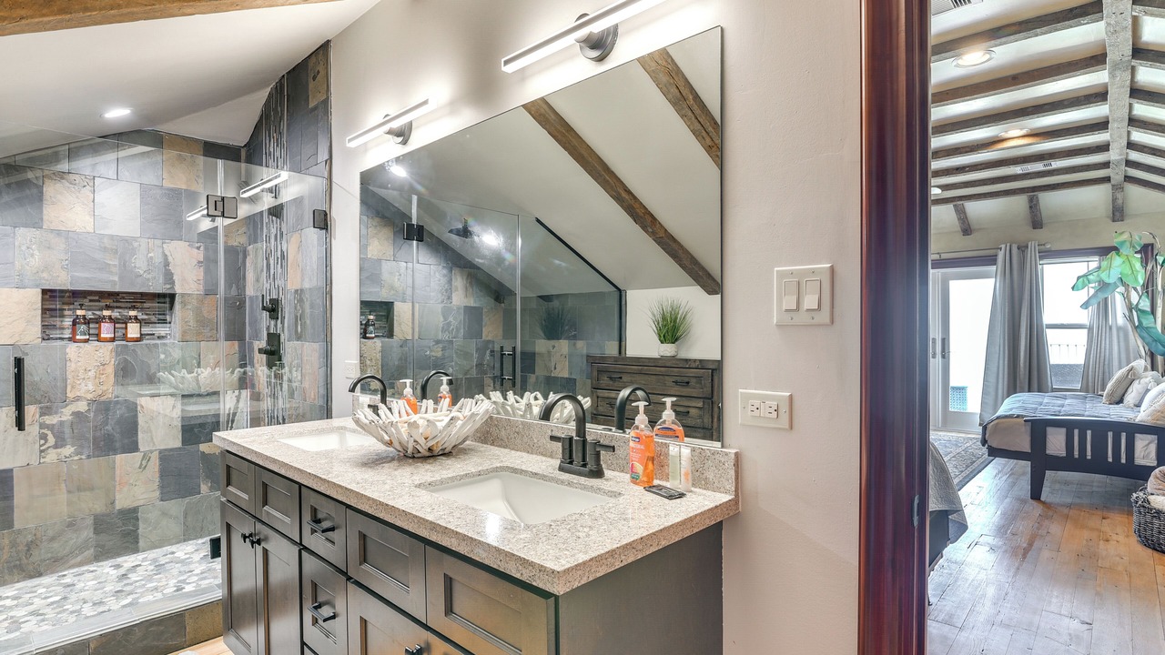 Photo of Bathroom in Dickinson