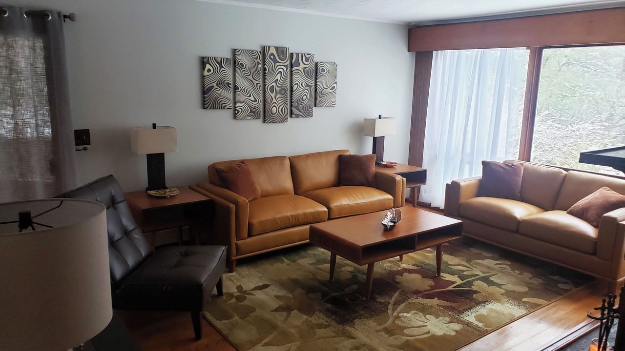 Photo of Livingroom in Queensbury