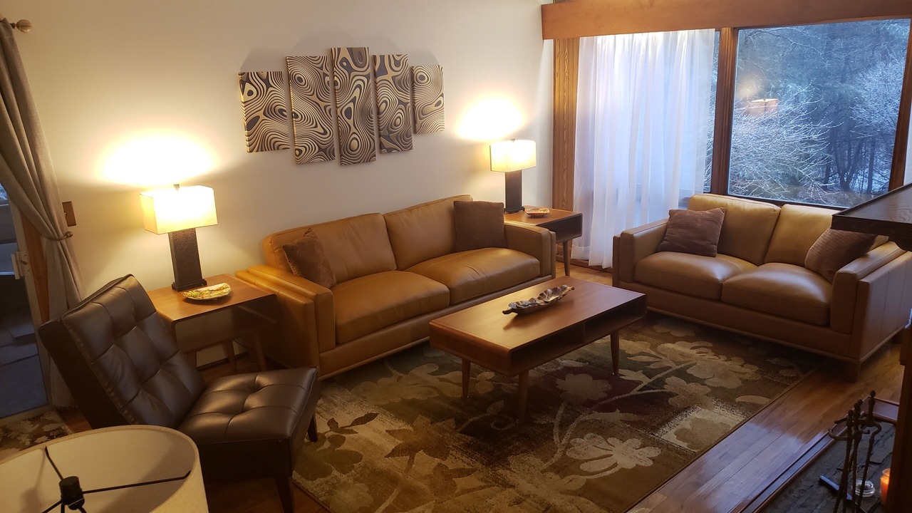 Photo of Livingroom in Queensbury