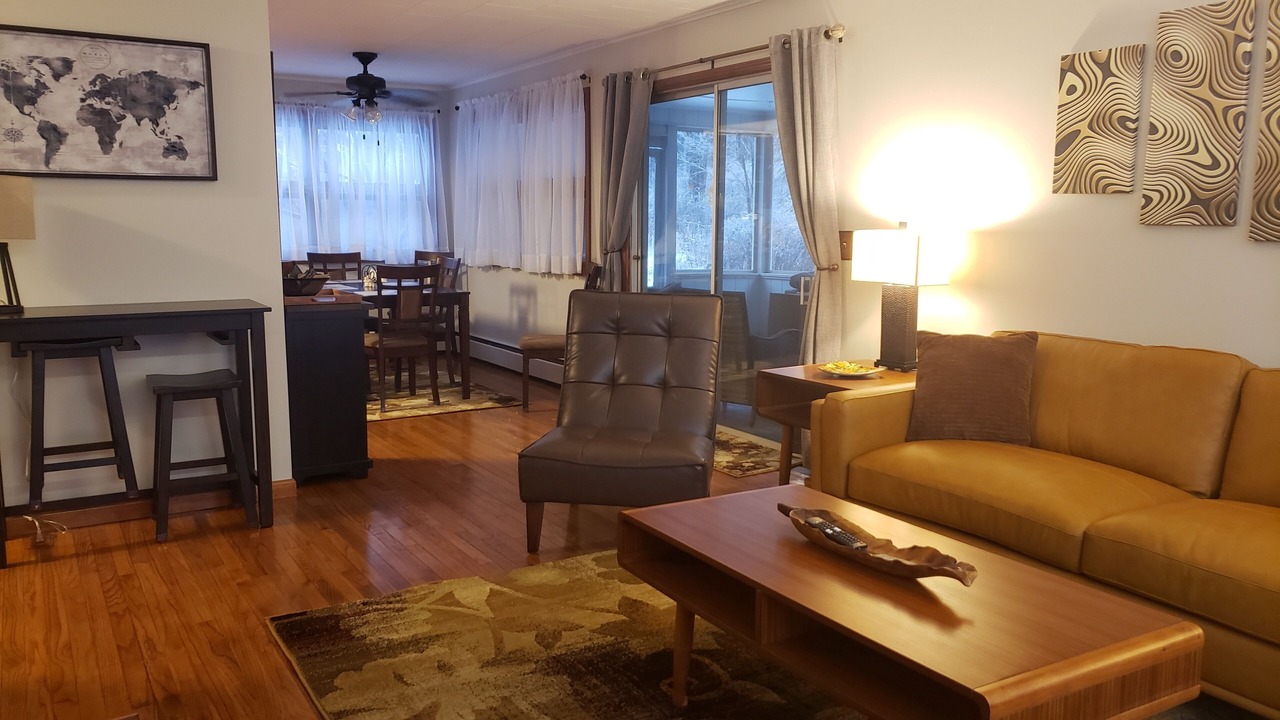 Photo of Livingroom in Queensbury