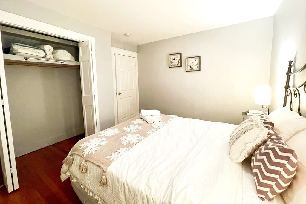 Photo of Bedroom in Cove - East Side - Shippan