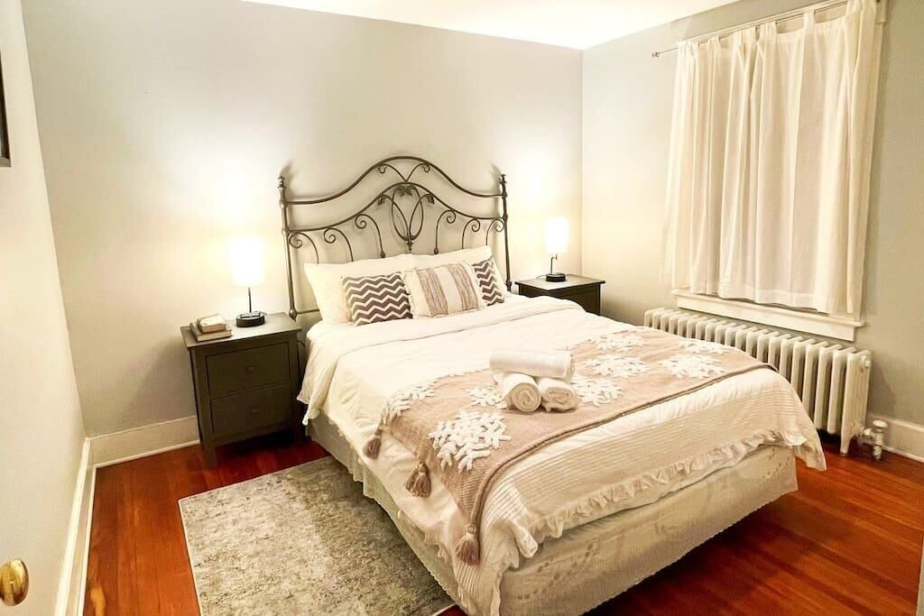 Photo of Bedroom in Cove - East Side - Shippan