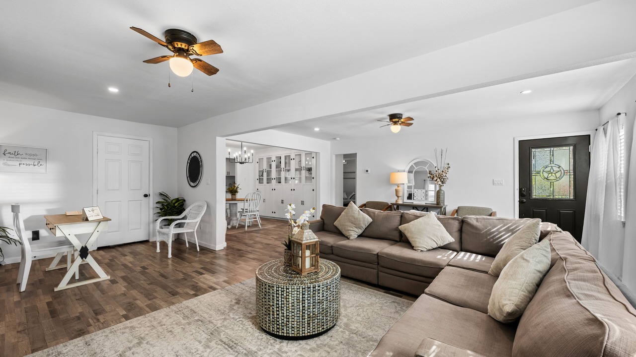 Photo of Livingroom in Angleton