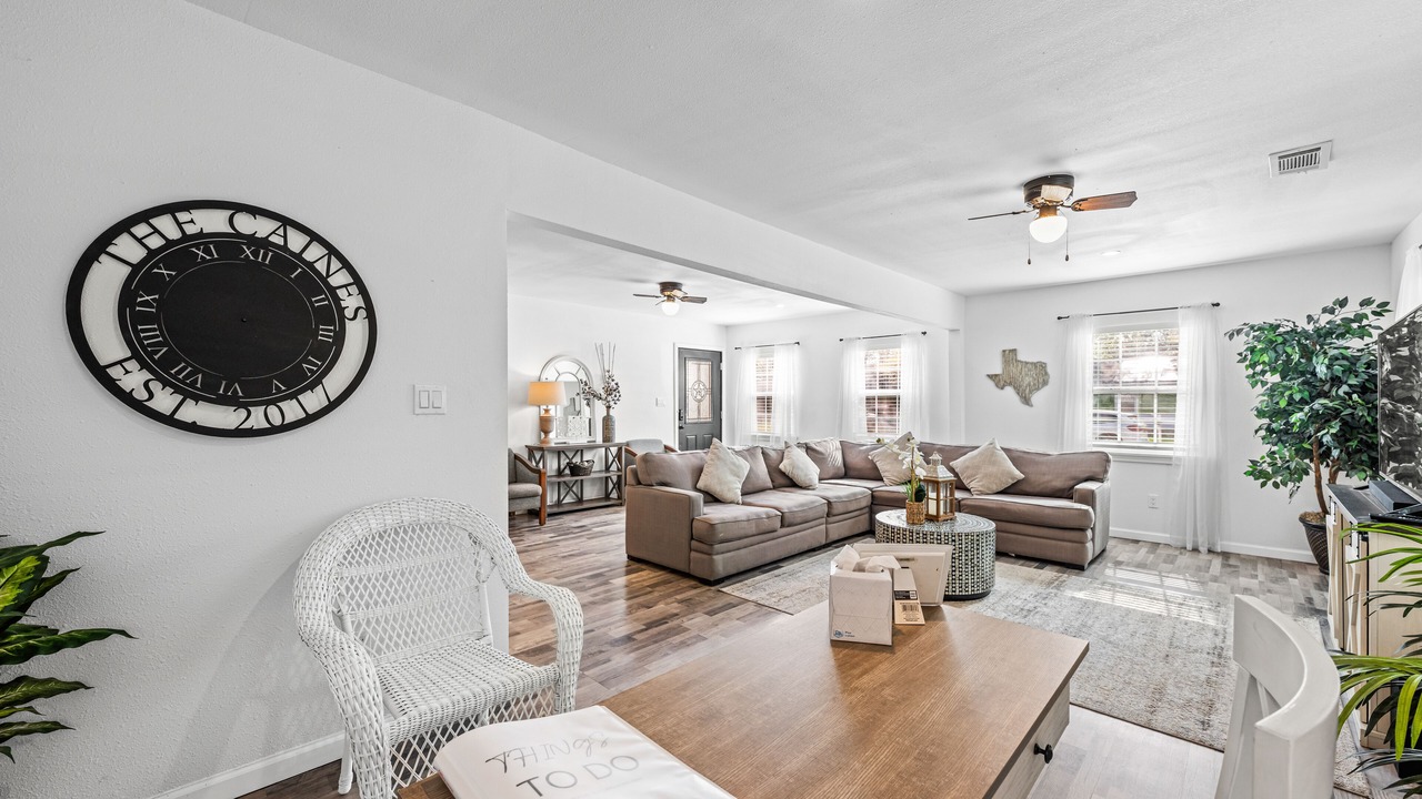 Photo of Livingroom in Angleton