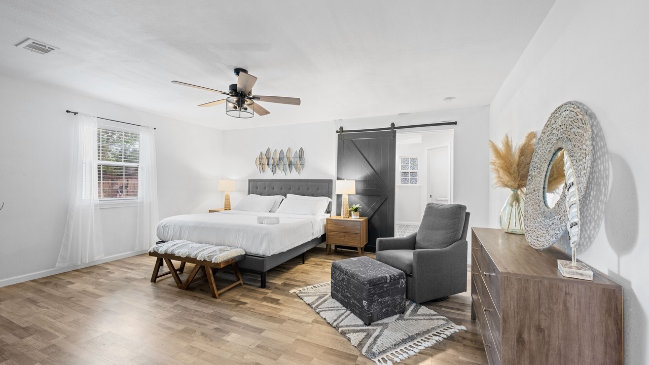 Photo of Bedroom in Angleton