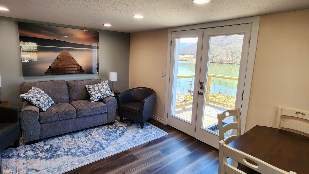 Photo of Livingroom in Meadow Bridge