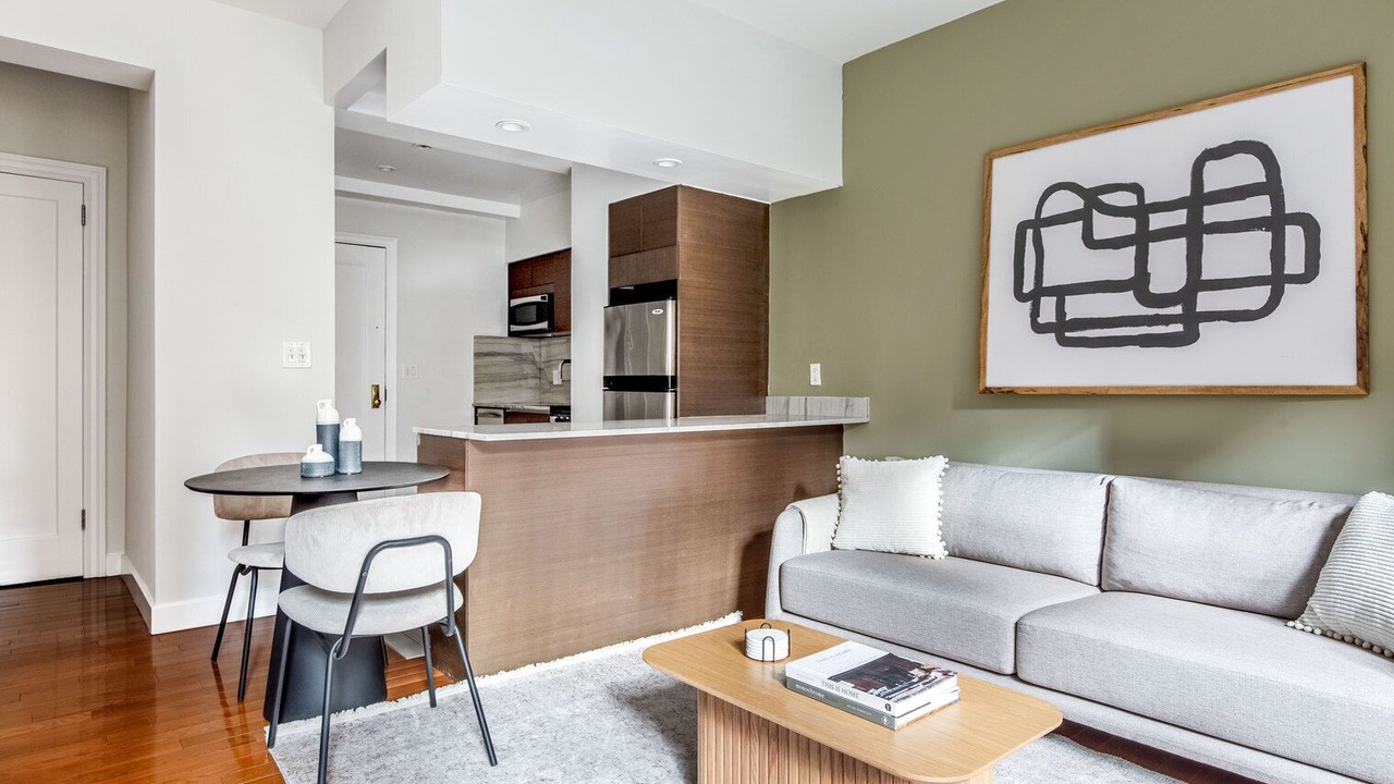 Photo of Livingroom in Sutton Place