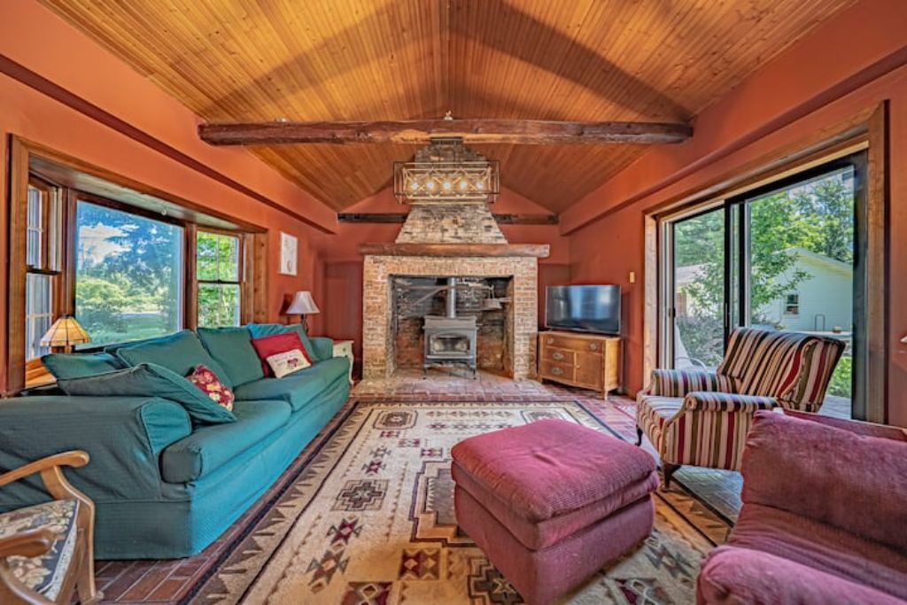 Photo of Livingroom in Lancaster