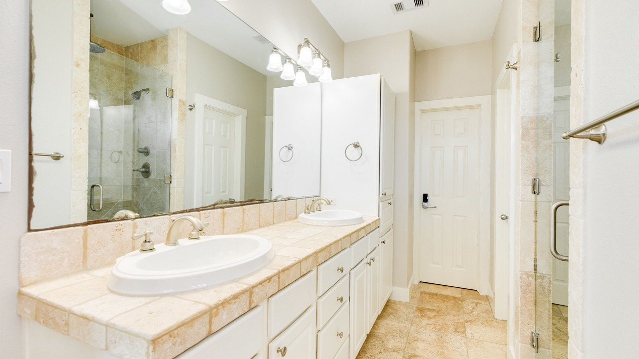 Photo of Bathroom in Pirates Beach