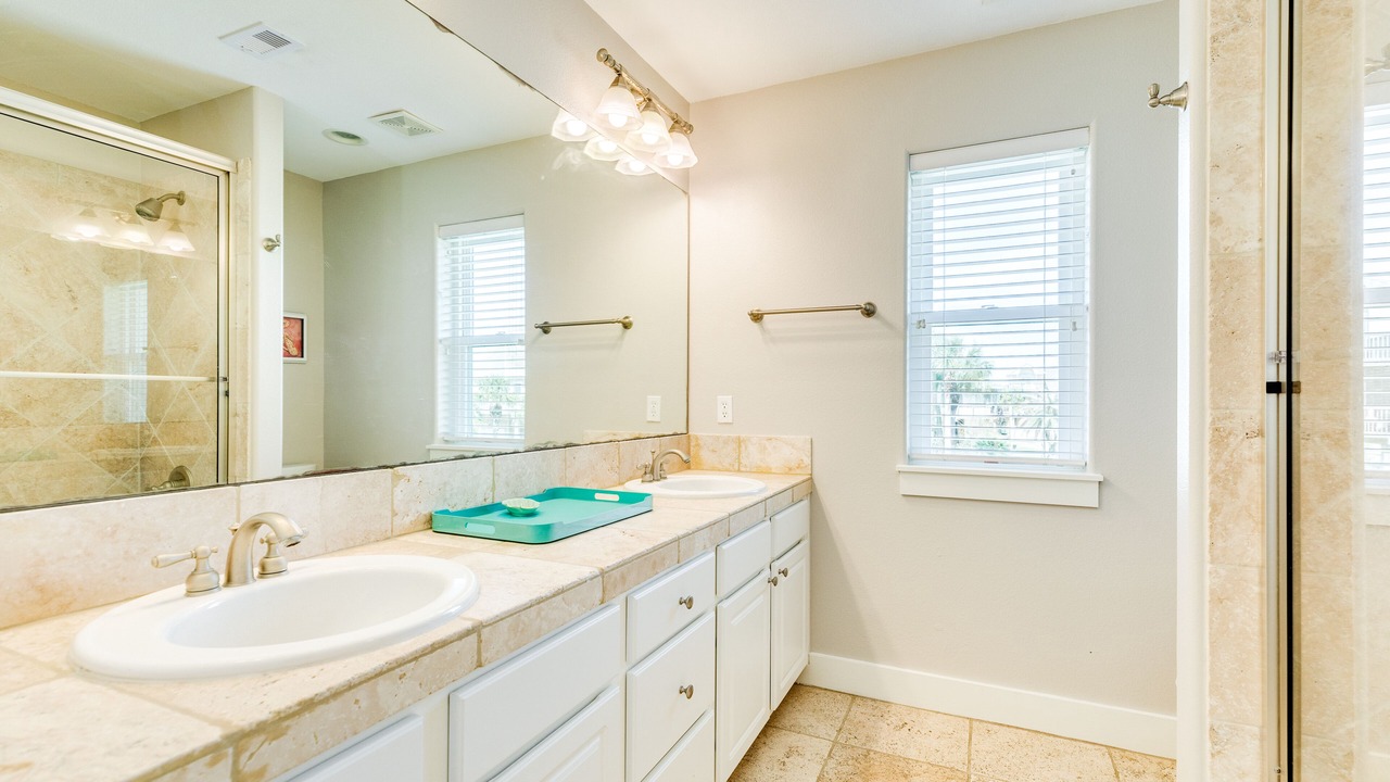 Photo of Bathroom in Pirates Beach