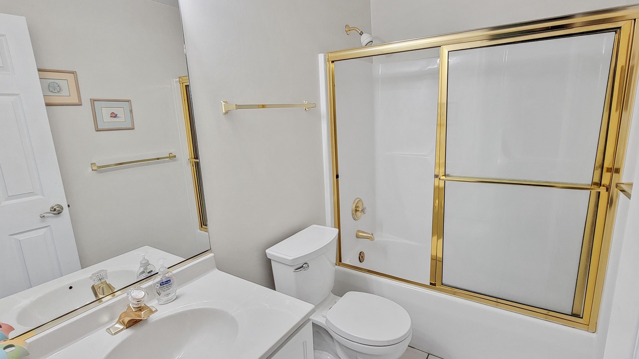 Photo of Bathroom in Heron Harbour Isle