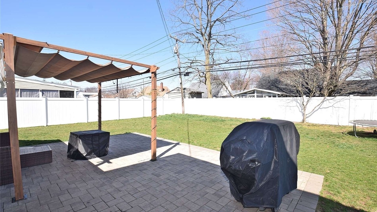 Photo of Patio Balcony in Hicksville