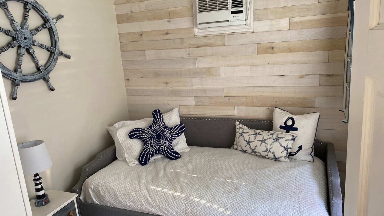 Photo of Bedroom in Long Beach