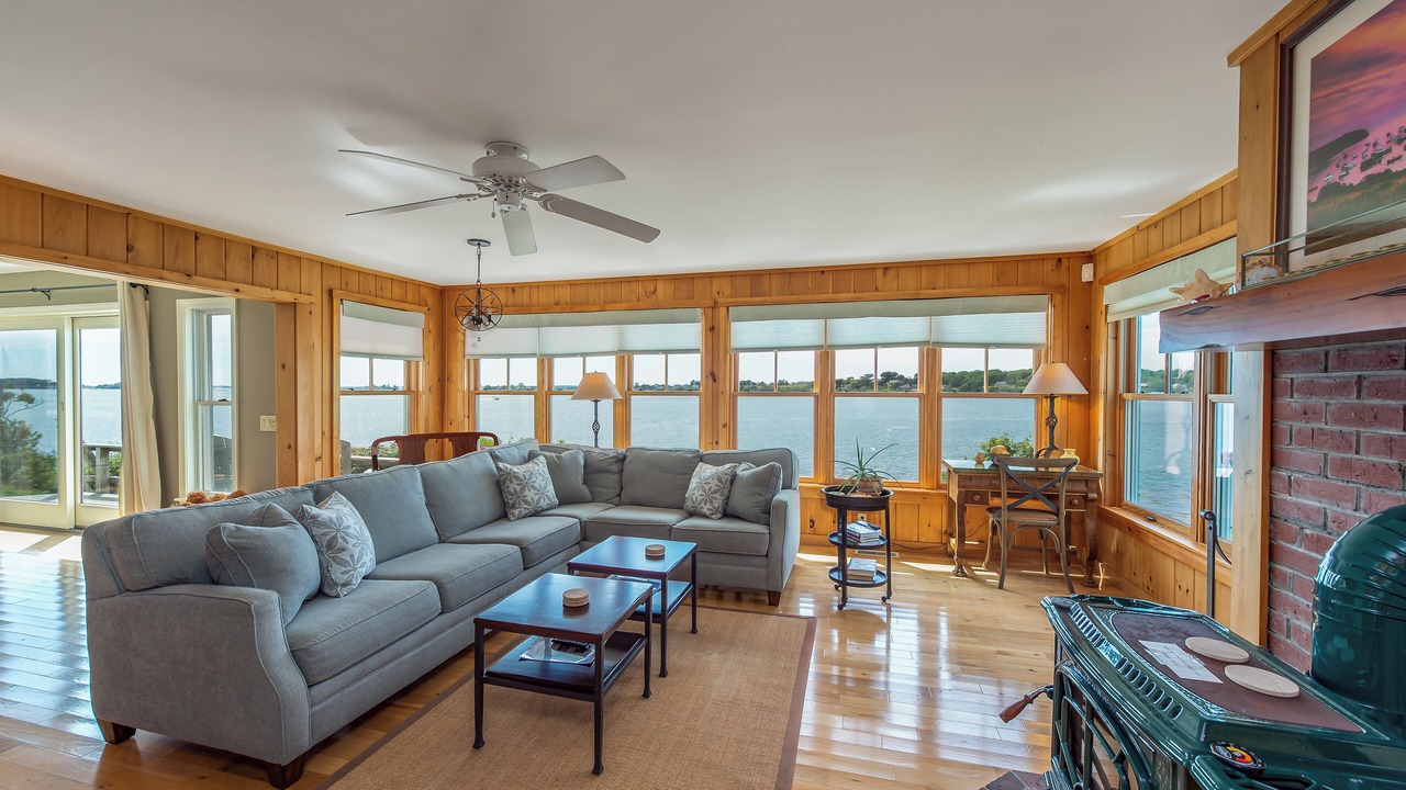 Photo of Livingroom in Mid-Coast and Islands