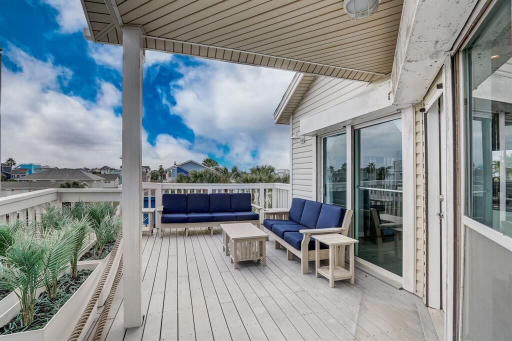 Photo of Patio Balcony in Pirates Beach