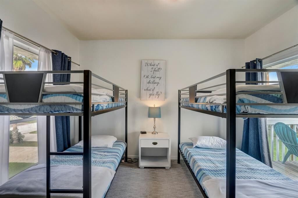 Photo of Bedroom in Pirates Beach
