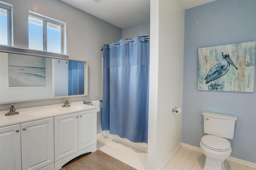 Photo of Bathroom in Pirates Beach