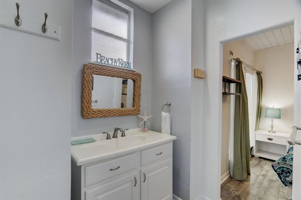 Photo of Bathroom in Pirates Beach