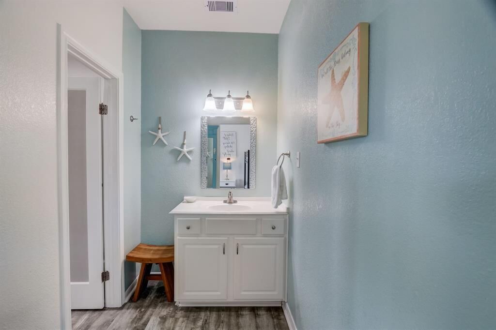 Photo of Bathroom in Pirates Beach