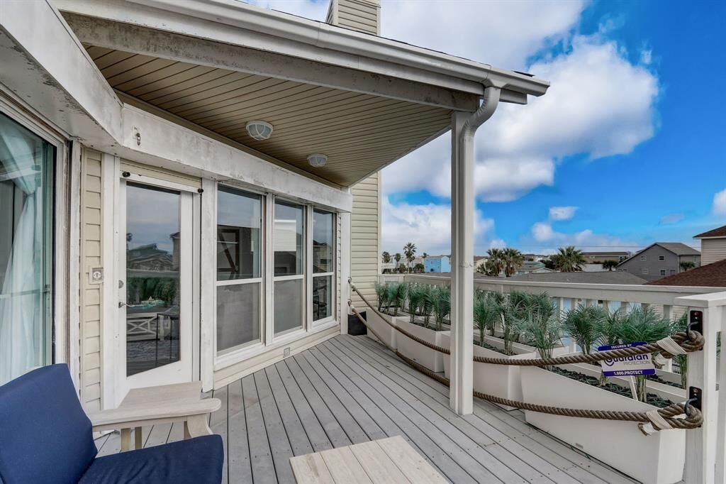 Photo of Patio Balcony in Pirates Beach