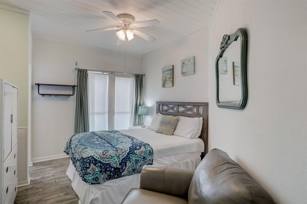 Photo of Bedroom in Pirates Beach