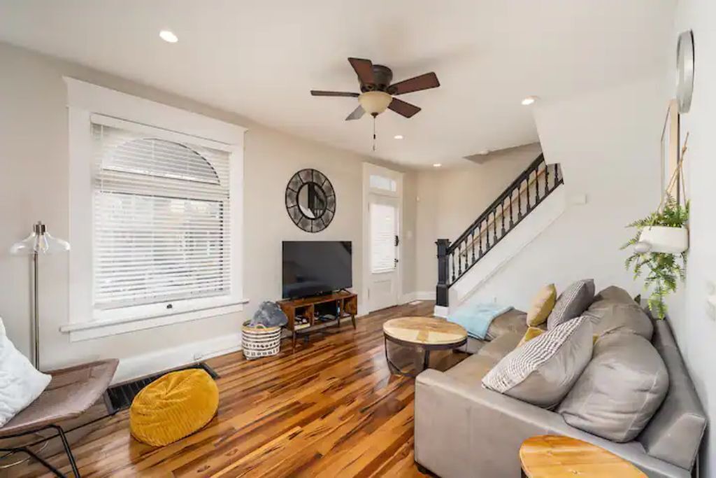 Photo of Livingroom in Victorian Village