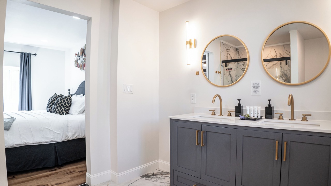 Photo of Bathroom in Seminary Hill