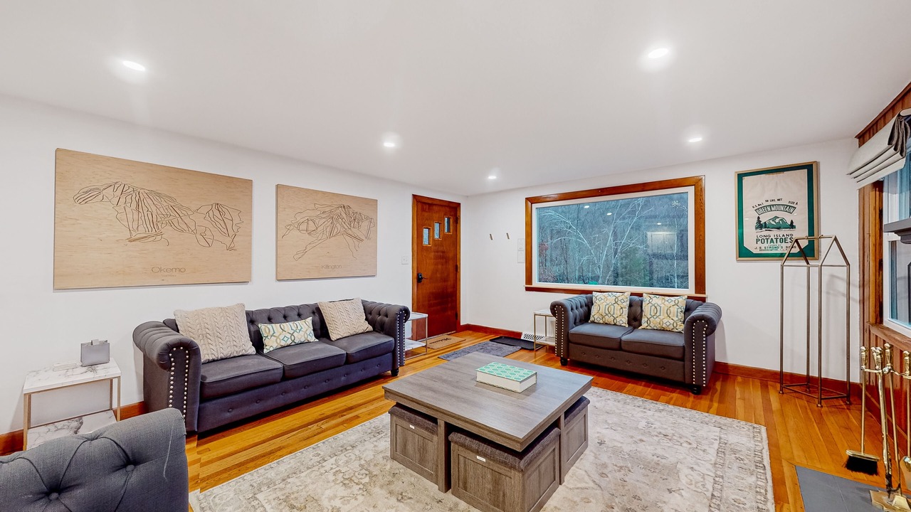 Photo of Livingroom in Bridgewater Corners