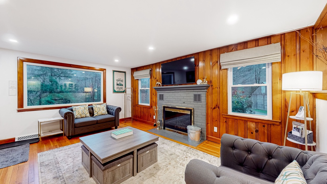 Photo of Livingroom in Bridgewater Corners