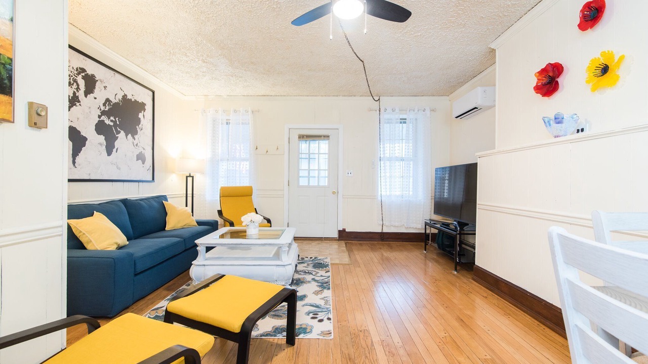Photo of Livingroom in Harpers Ferry