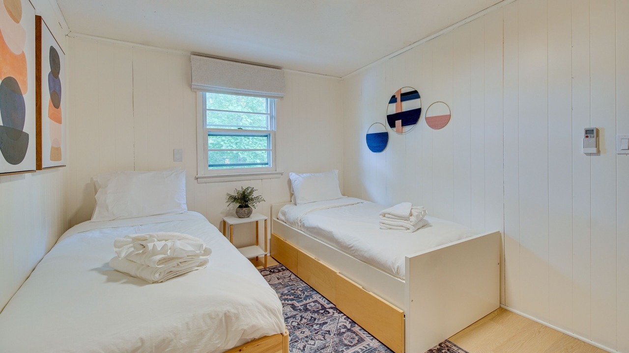 Photo of Bedroom in Lusby