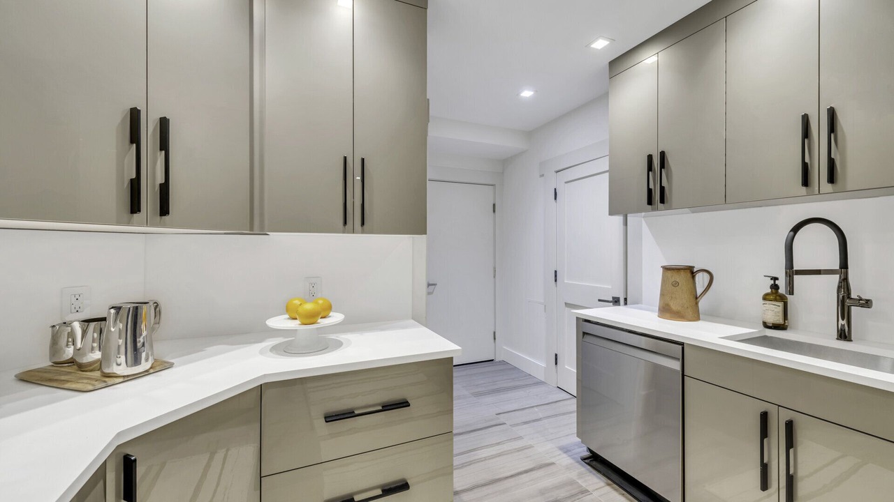 Photo of Kitchen in Village of Southampton