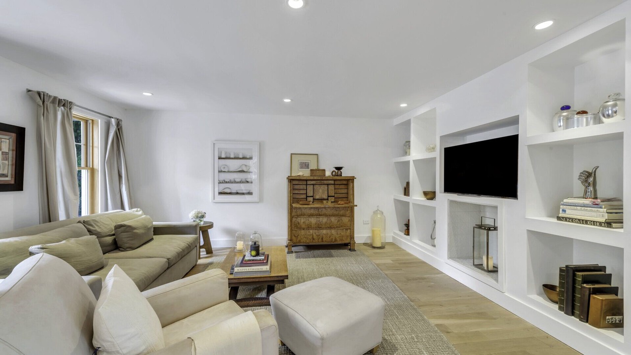 Photo of Livingroom in Village of Southampton