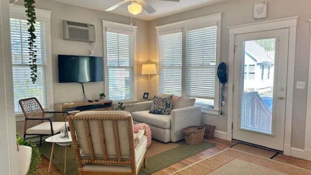 Photo of Livingroom in Moody