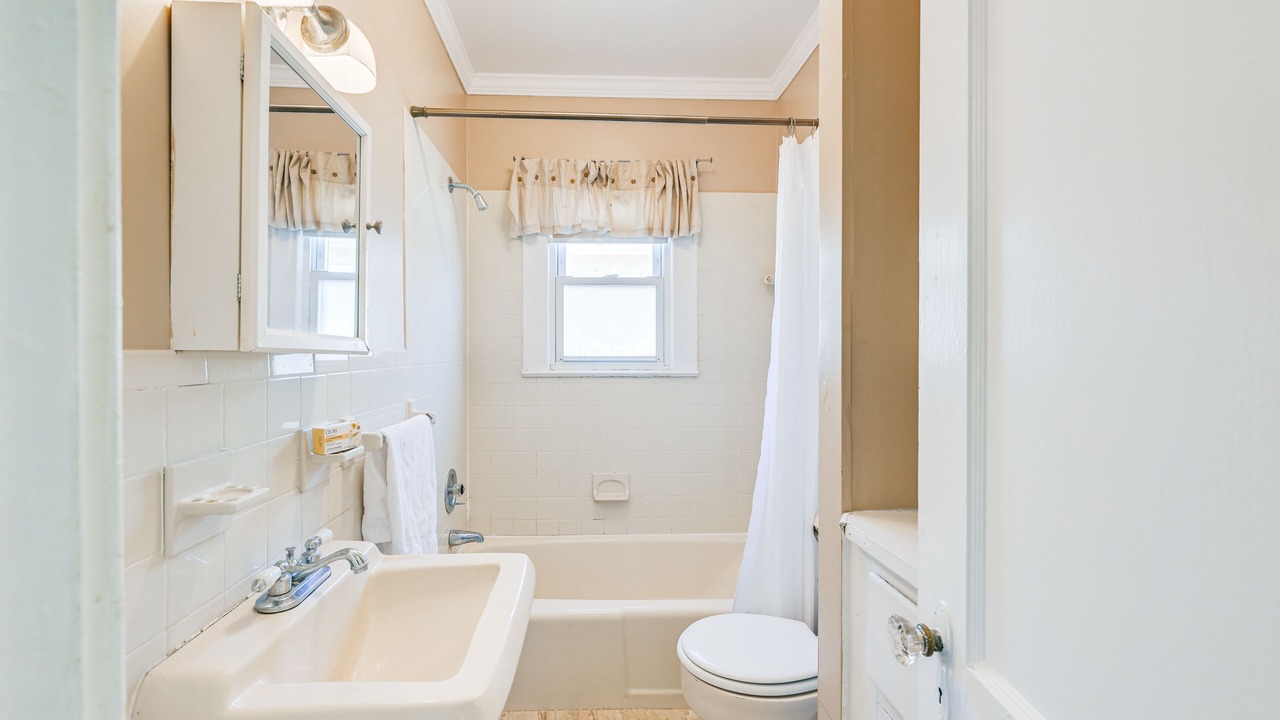 Photo of Bathroom in Point Lookout