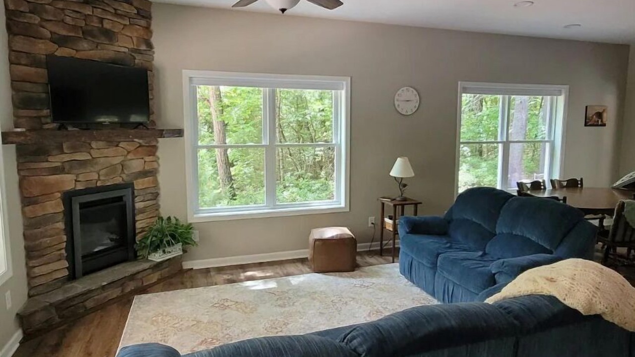Photo of Livingroom in Singers Glen