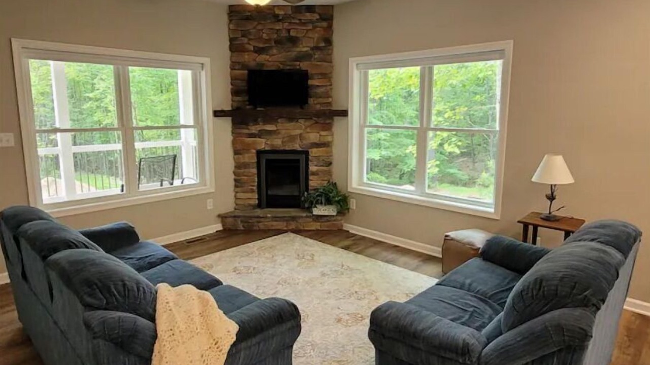 Photo of Livingroom in Singers Glen