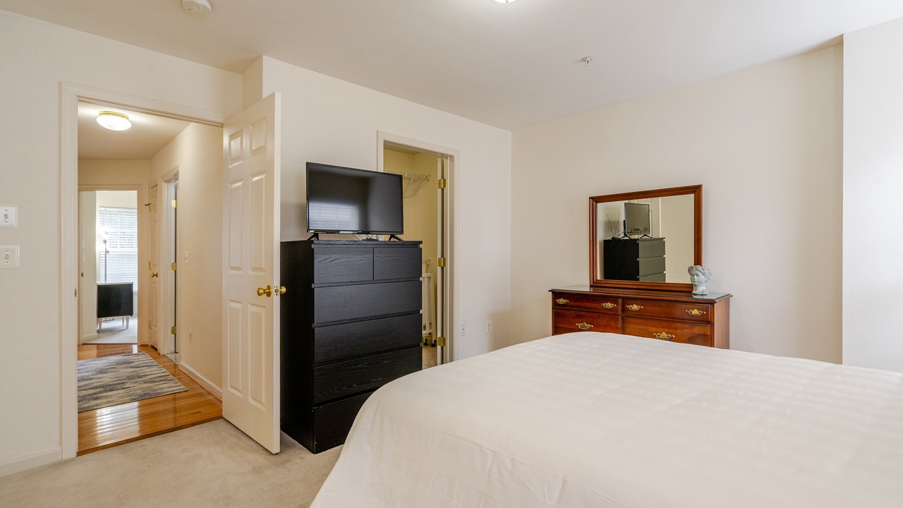 Photo of Bedroom in Baileys Crossroads
