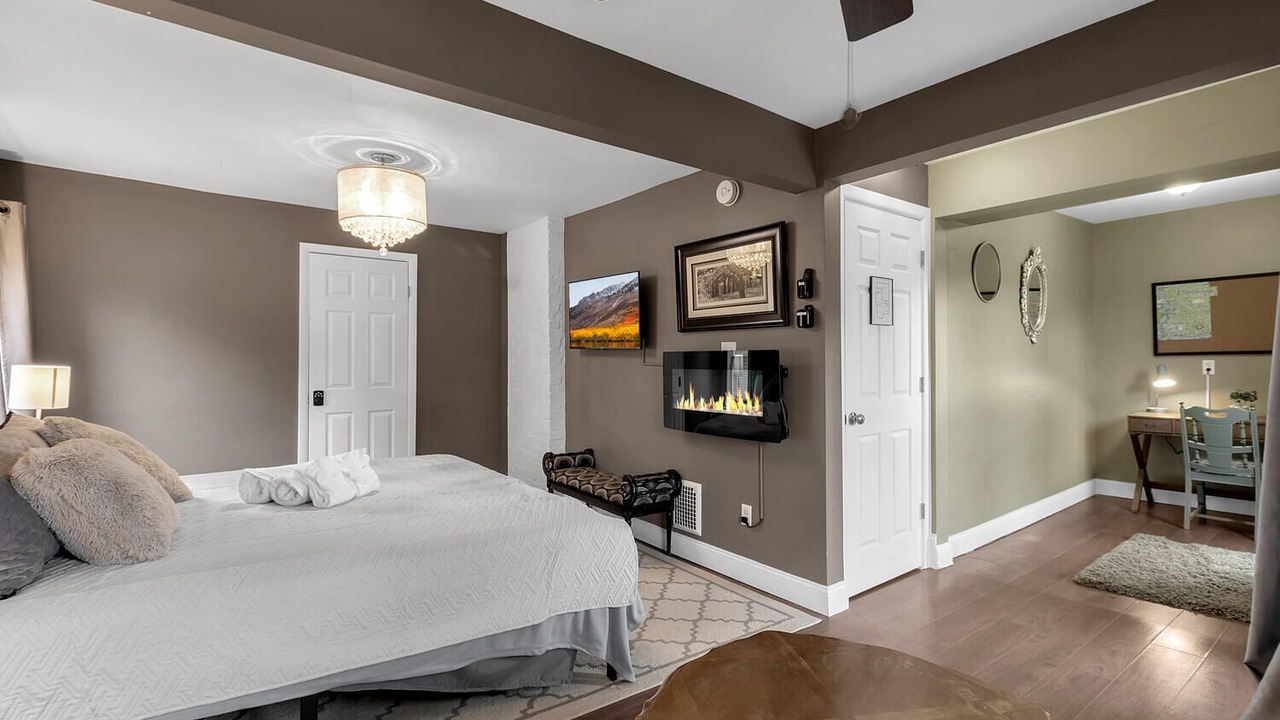Photo of Bedroom in Downtown Niagara Falls