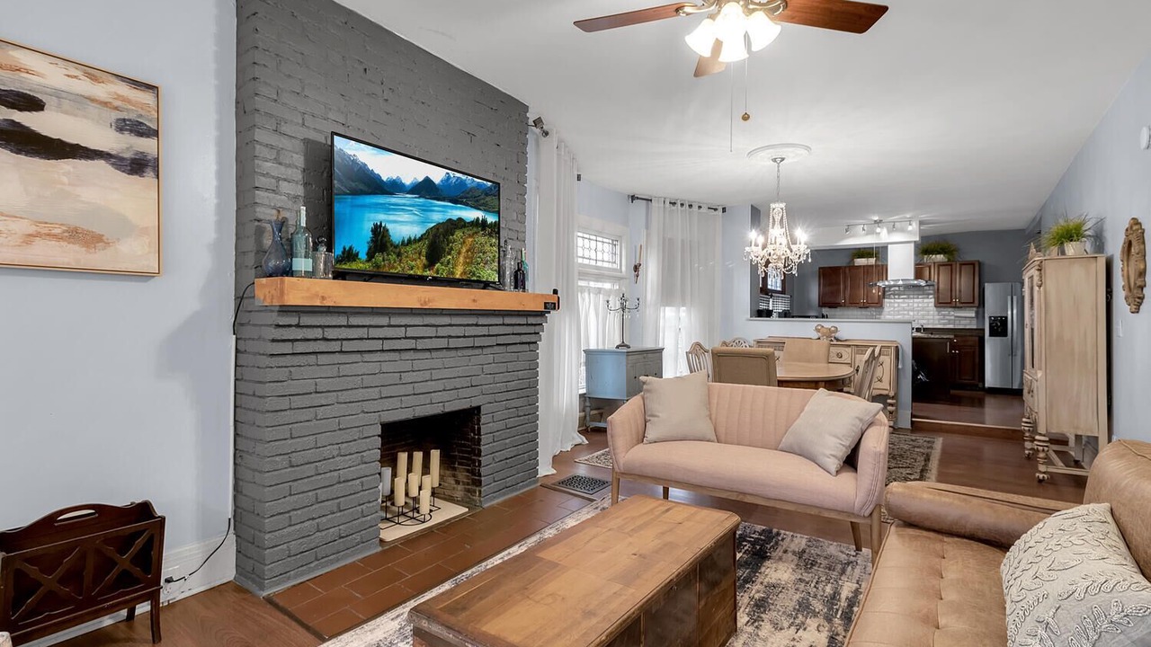 Photo of Livingroom in Downtown Niagara Falls