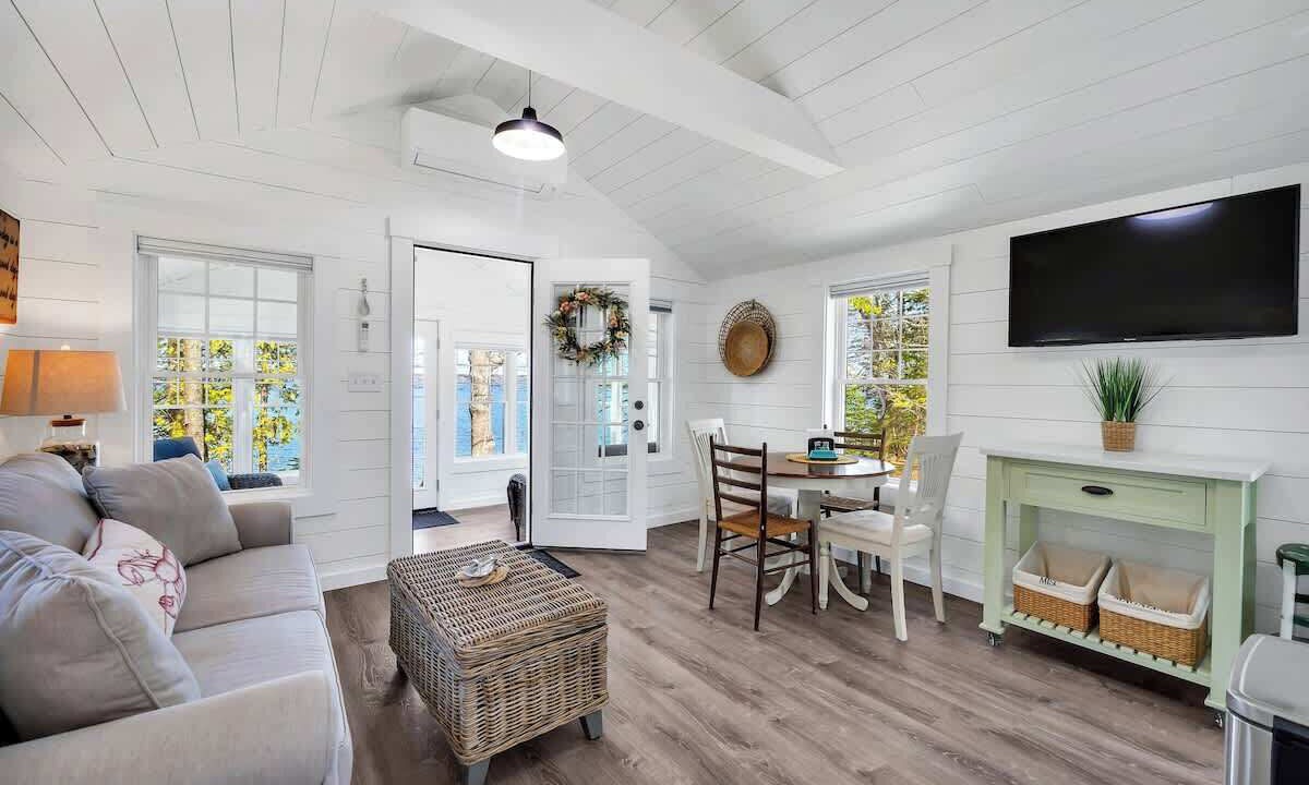 Photo of Livingroom in Surry