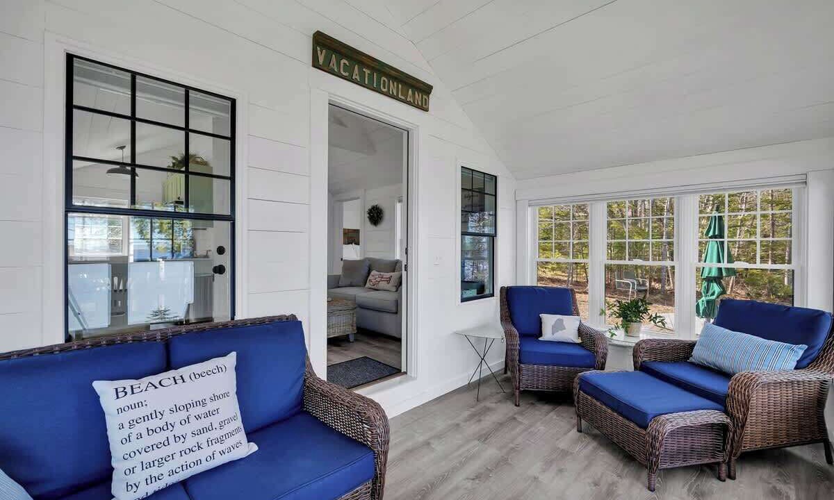 Photo of Livingroom in Surry