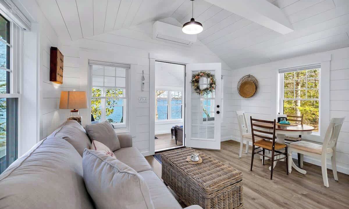 Photo of Livingroom in Surry