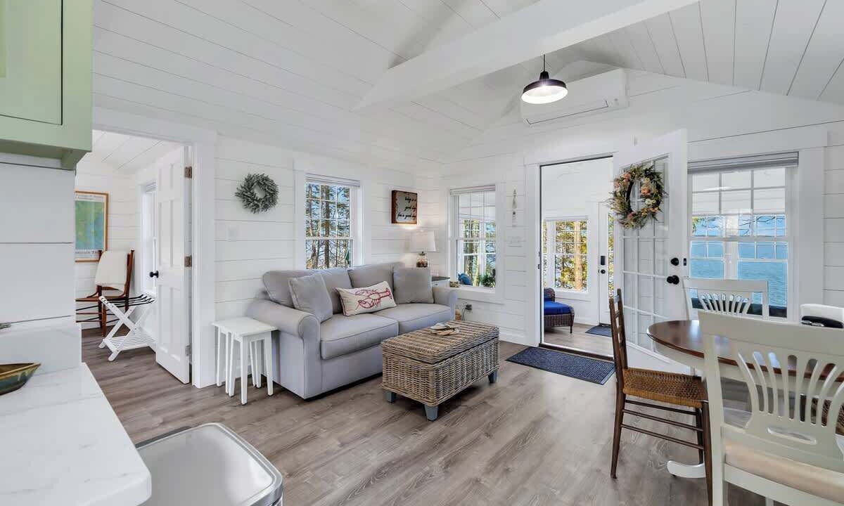 Photo of Livingroom in Surry