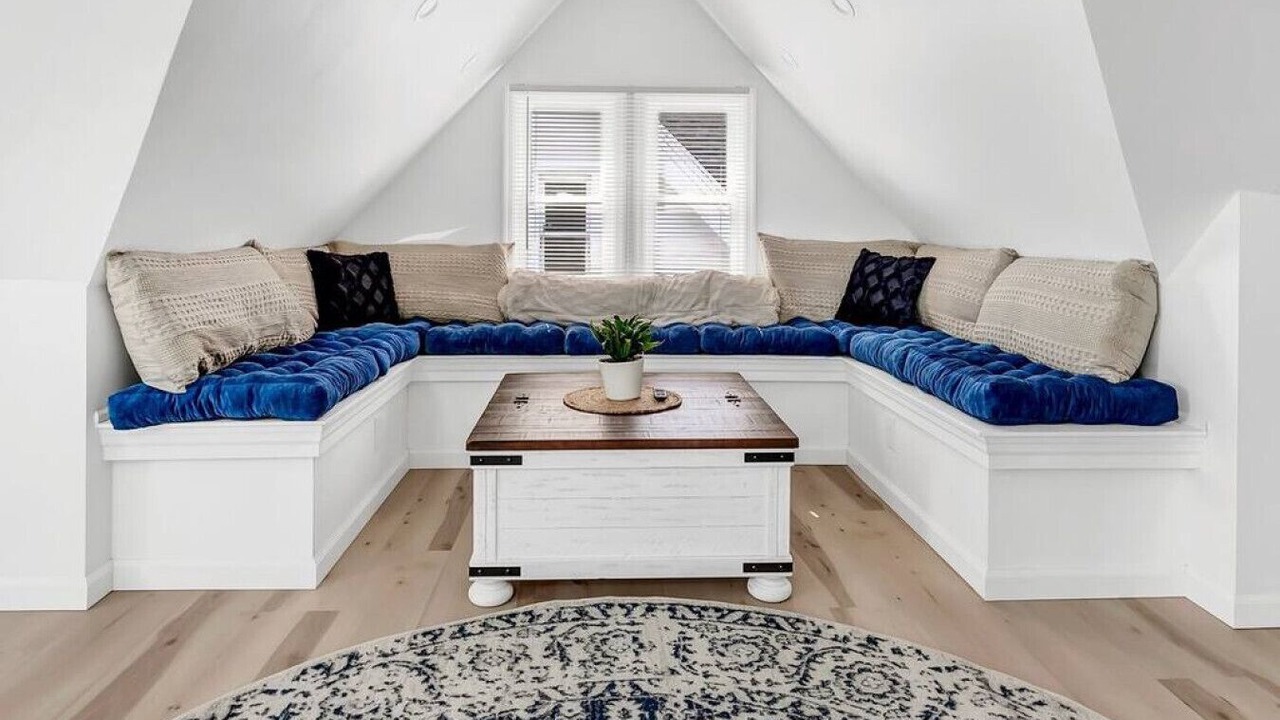Photo of Livingroom in Front Park