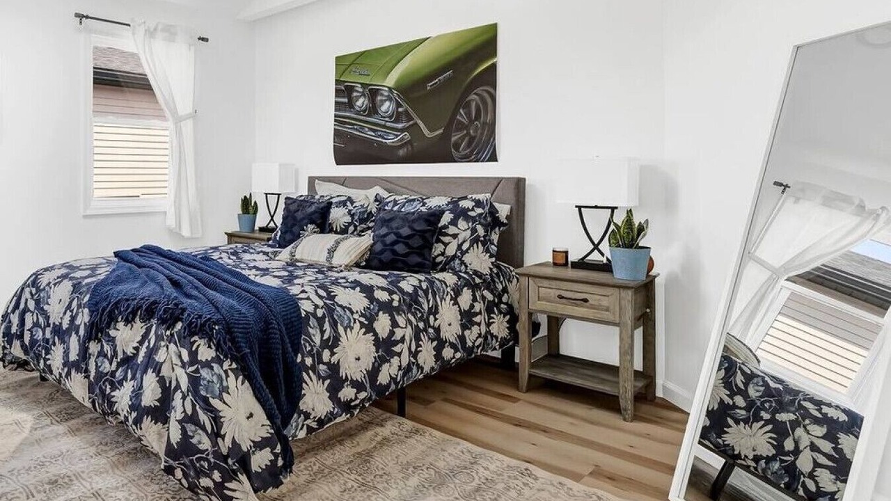 Photo of Bedroom in Front Park
