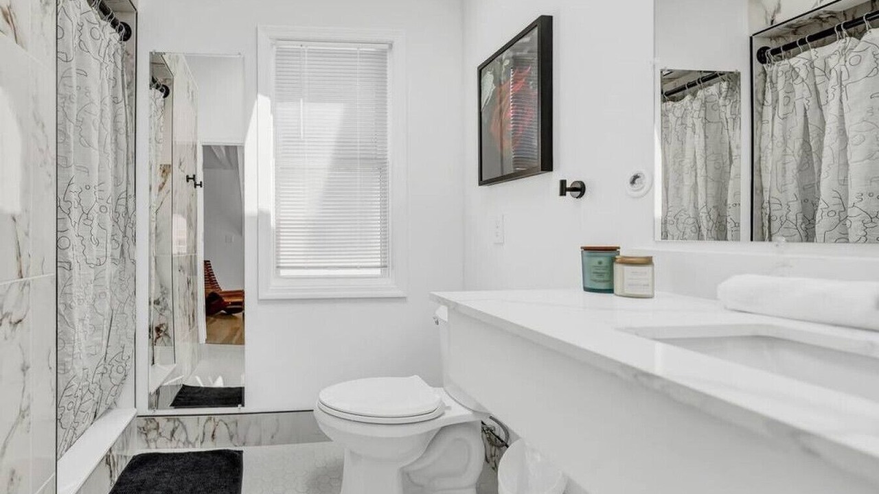 Photo of Bathroom in Front Park