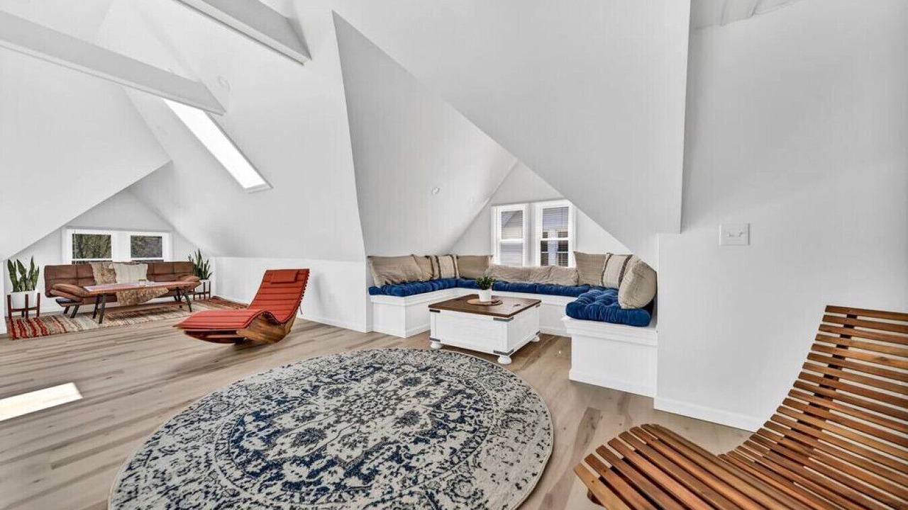 Photo of Livingroom in Front Park