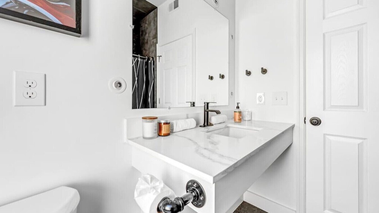 Photo of Bathroom in Front Park