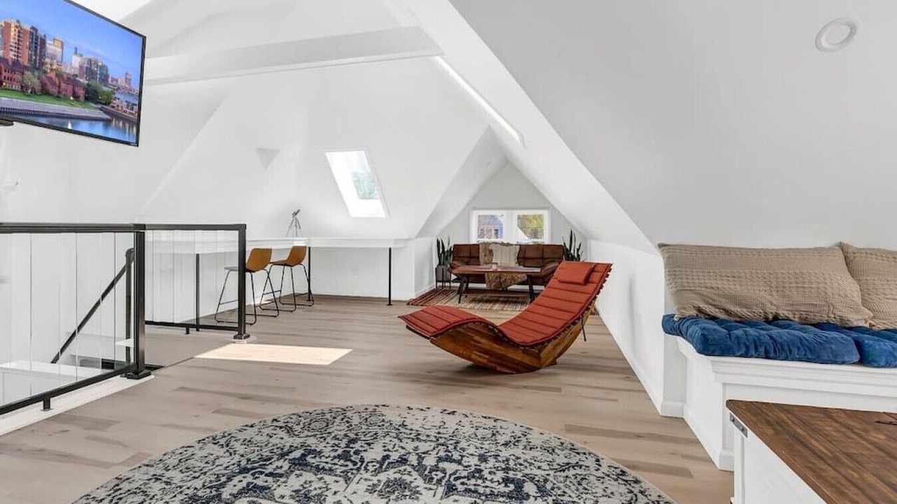 Photo of Livingroom in Front Park